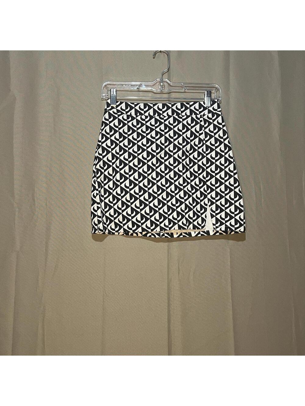Black and White Patterned Women's Mini Skirt